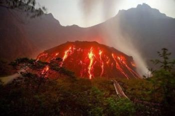 Erupsi Kelud, Dua Penerbangan dari Semarang ke Timur Dibatalkan