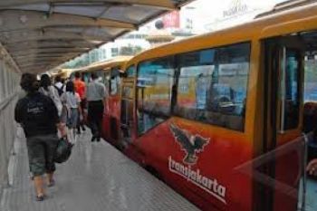 Empat Rute Transjakarta Terganggu Akibat Genangan Air