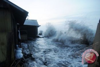 Waspada!  Gelombang Laut Masih Tinggi