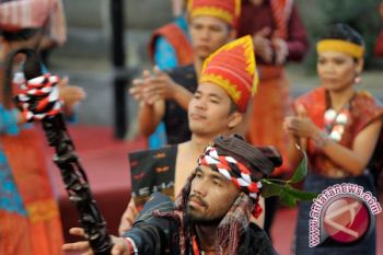 "Tortor" sakral ditampilkan di gereja HKBP Nommensen 