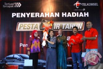 Siswa Makassar raih BMW 116i dari Telkomsel