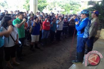  Ribuan PNS Manado bersihkan sampah sisa bencana 
