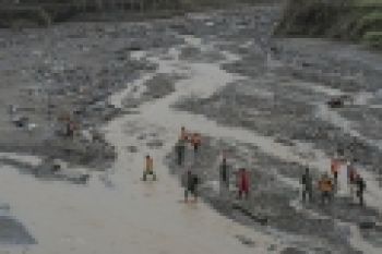 Zona Merah Kelud Jadi Tontonan Warga