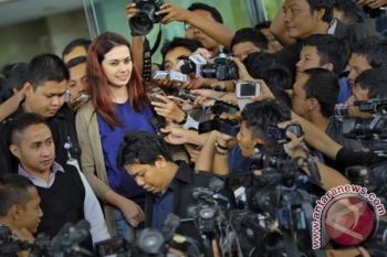 Catherine Wilson ditangkap polisi diduga menggunakan narkoba
