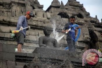 Pembersihan Candi Borobudur Sudah Capai 80 Persen