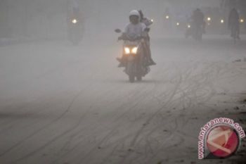  Abu Letusan Gunung Kelud Sampai ke Bandung