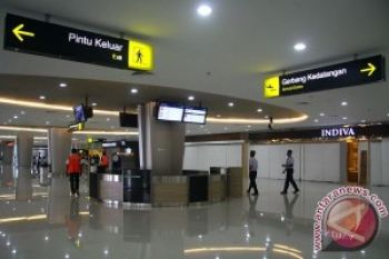 Penumpang Tertahan di Bandara Juanda