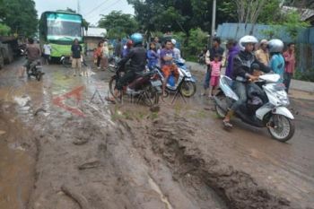 Jalur Pantura Situbondo Macet Total