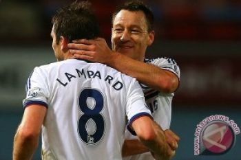 Arsenal Terus Bayangi Chelsea