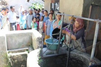 Relawan PMI Siap Sterilisasi Air Sumur Tercemar Banjir