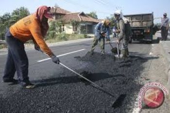 Pemkab Kudus Bantu Perbaiki Jalan Nasional