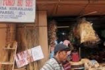 Kios Pedagang di Stasiun Jebres Dibongkar