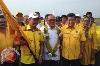 Aburizal Bakrie tiba di Mamuju