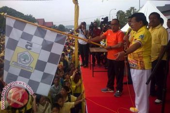 Ribuan Peserta Jalan Santai Bersama Aburizal Bakrie