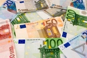 Dolar Naik terhadap Euro Namun Melemah terhadap Yen