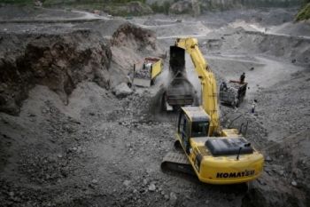 Tersaingi, Penambang Manual Merapi Tolak Alat Berat