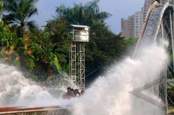 Tujuh Siswa Luka Terjepit "Jet Coaster"