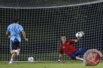 Cedera Valdes Usik Kemenangan Barcelona