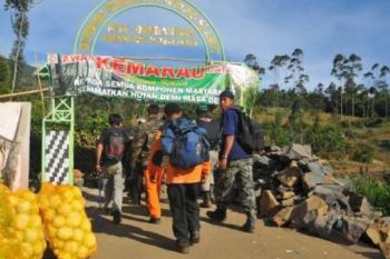 Jalur ke Puncak Gunung Slamet Ditutup