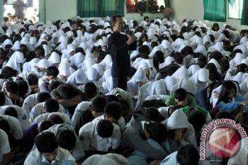 Jelang UN, Ribuan Siswa Ikuti Motivasi Spiritual
