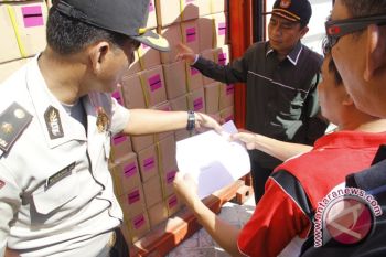 Logistik Daerah Terpencil Diangkut Pakai Sepeda Motor 