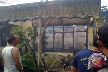 Rumah pensiunan TNI di Baturaja musnah terbakar
