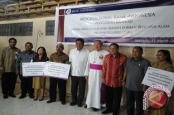 Gubernur BI serahkan bantuan bencana  Manado Rp1,09 Miliar 