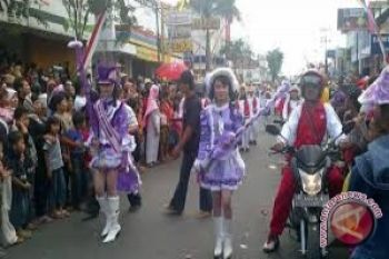  Pawai Budaya Meriahkan Hut Emas Sulteng 