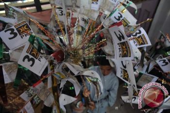 Caleg kreatif gunakan bendera partai pada tradisi aqiqah