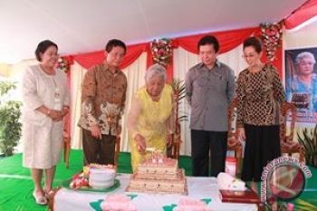 Ibunda Tercinta Bupati Minut HUT ke- 85 