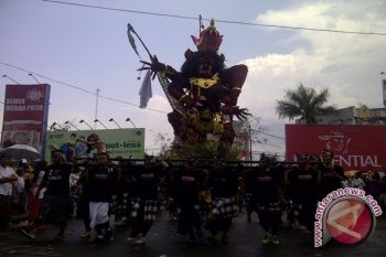 Ogoh-ogoh Tontonan Warga Bandarlampung