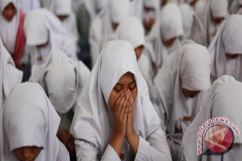 Pelajar Sampit Gelar Zikir Jelang Ujian Nasional 