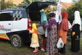 PKS Kampanye Unik, Menukar Sampah dengan Sayur
