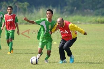 Rahmad Darmawan Pimpin Latihan