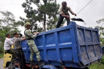 Pemkab Tata Rute Truk Pasir Merapi
