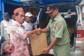 BPBD Makassar Serahkan Bantuan Material Pasca Kebakaran