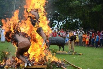 Membakar Ogoh-ogoh