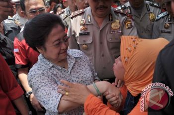 Megawati Blusukan Pasar Palembang