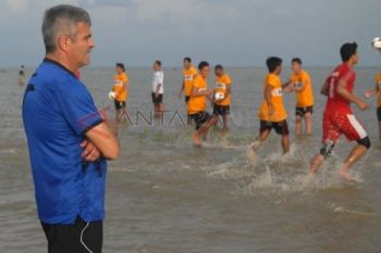 Pimpin Latihan Perdana