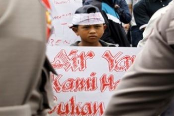 Demo Tuntut Air/Joko Sulistyo