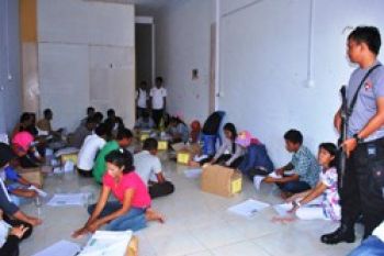 50 Warga Natuna Dilibatkan Melipat Surat Suara