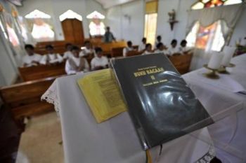 Para Petapa Pun Keluar dari Biara untuk Mencoblos