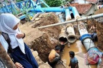 Pipa PDAM Putus Akibat Tanggung Jebol