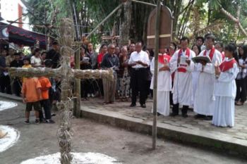 Jumat Agung Umat Wonokerso dalam Kemasan Hutan Salib