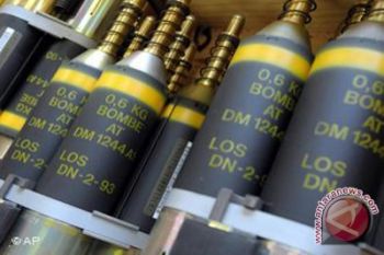 Pemerintah dinilai tak serius ratifikasi bom curah 