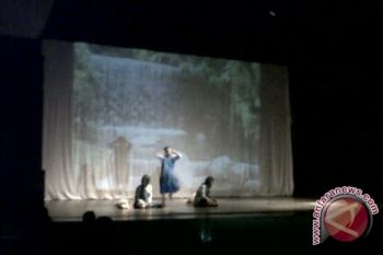 Siswa SMAN 1 Palu Tunjukan Bakat Di Pangung Teater