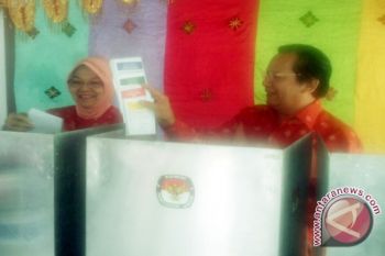 Gubernur Sulteng Antre 30 Menit Untuk Mencoblos