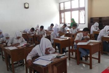 Hari Pertama, UN SMA Sederajat Berjalan Lancar