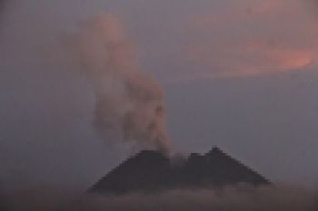 Meski Gunung Merapi kembali meletus freatik namun warga tetap tenang
