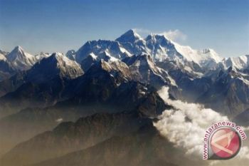 Pendaki Putri Merah-Putif Bersiap ke Vinson Massif